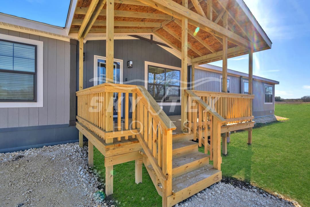 2633 fm 1332, jourdanton - 3.5 acres - pending exterior home features