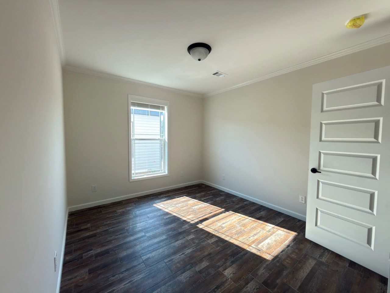 Aimon b bedroom home features