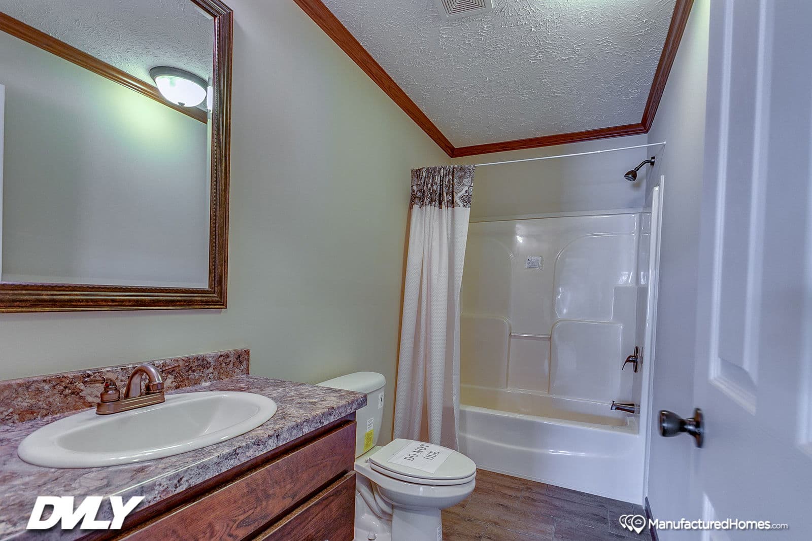 Brooks pointe bathroom home features