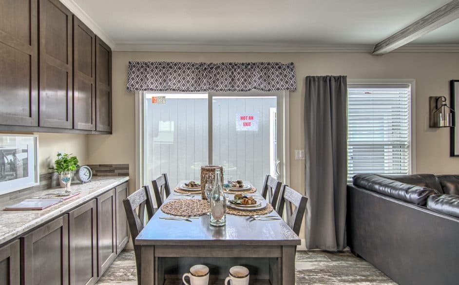 Gold spur 5616 interior home features