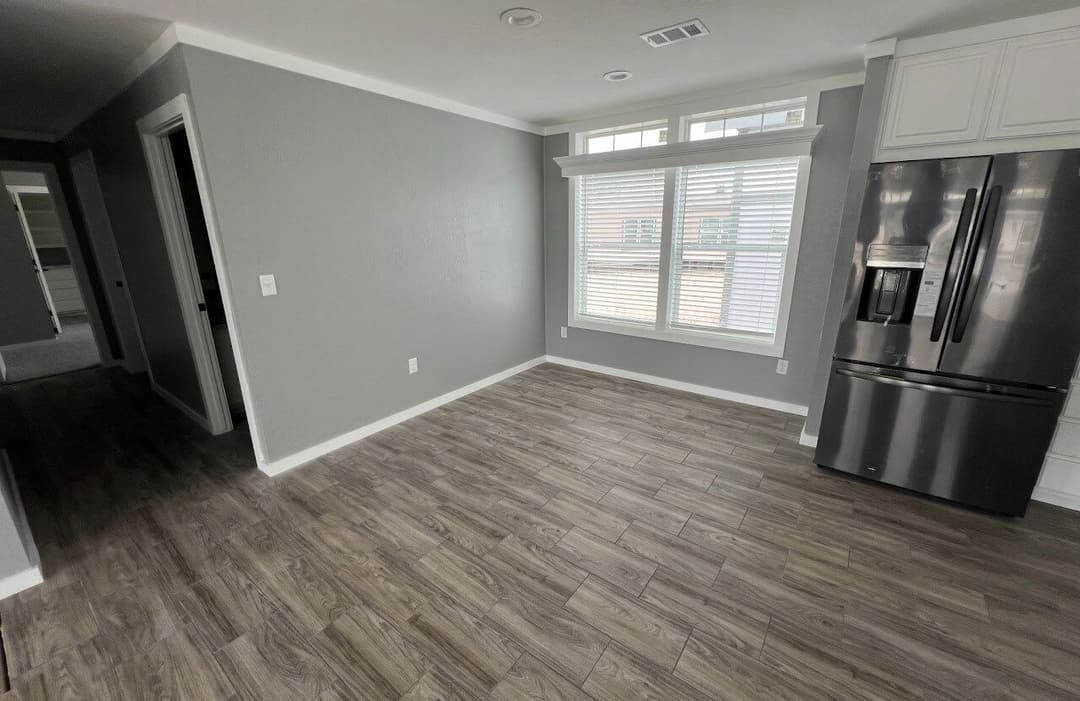 Solitaire 28684a interior home features