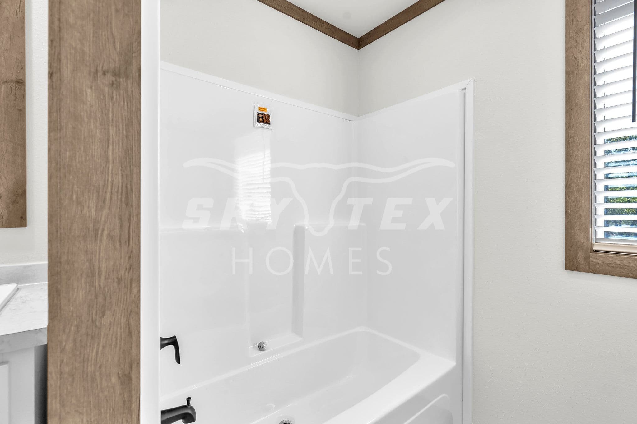 136 syrah st., la vernia - 1.05 acres bathroom home features