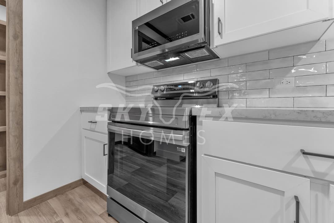 2633 fm 1332, jourdanton - 3.5 acres - pending kitchen home features