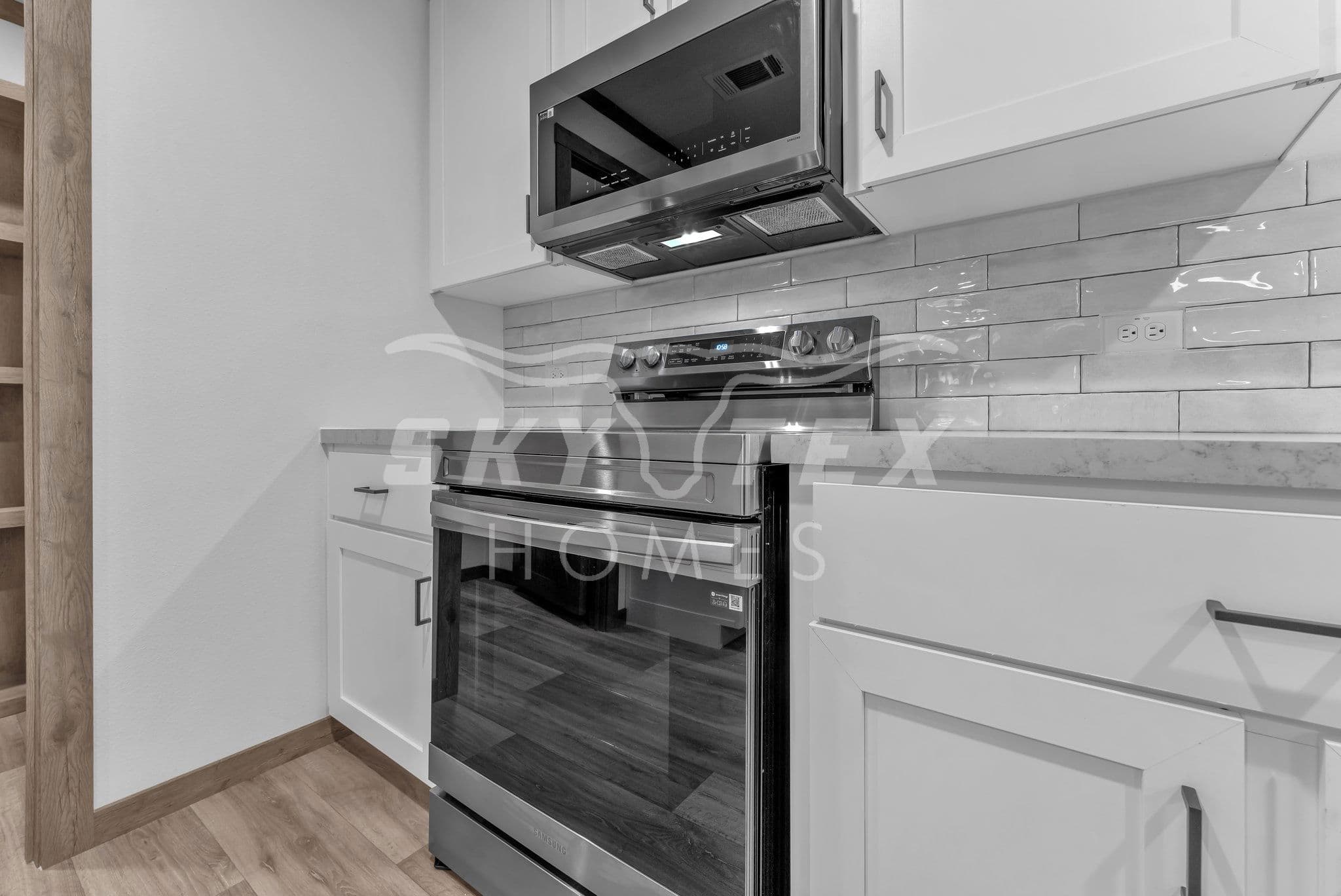 2633 fm 1332, jourdanton - 3.5 acres - pending kitchen home features