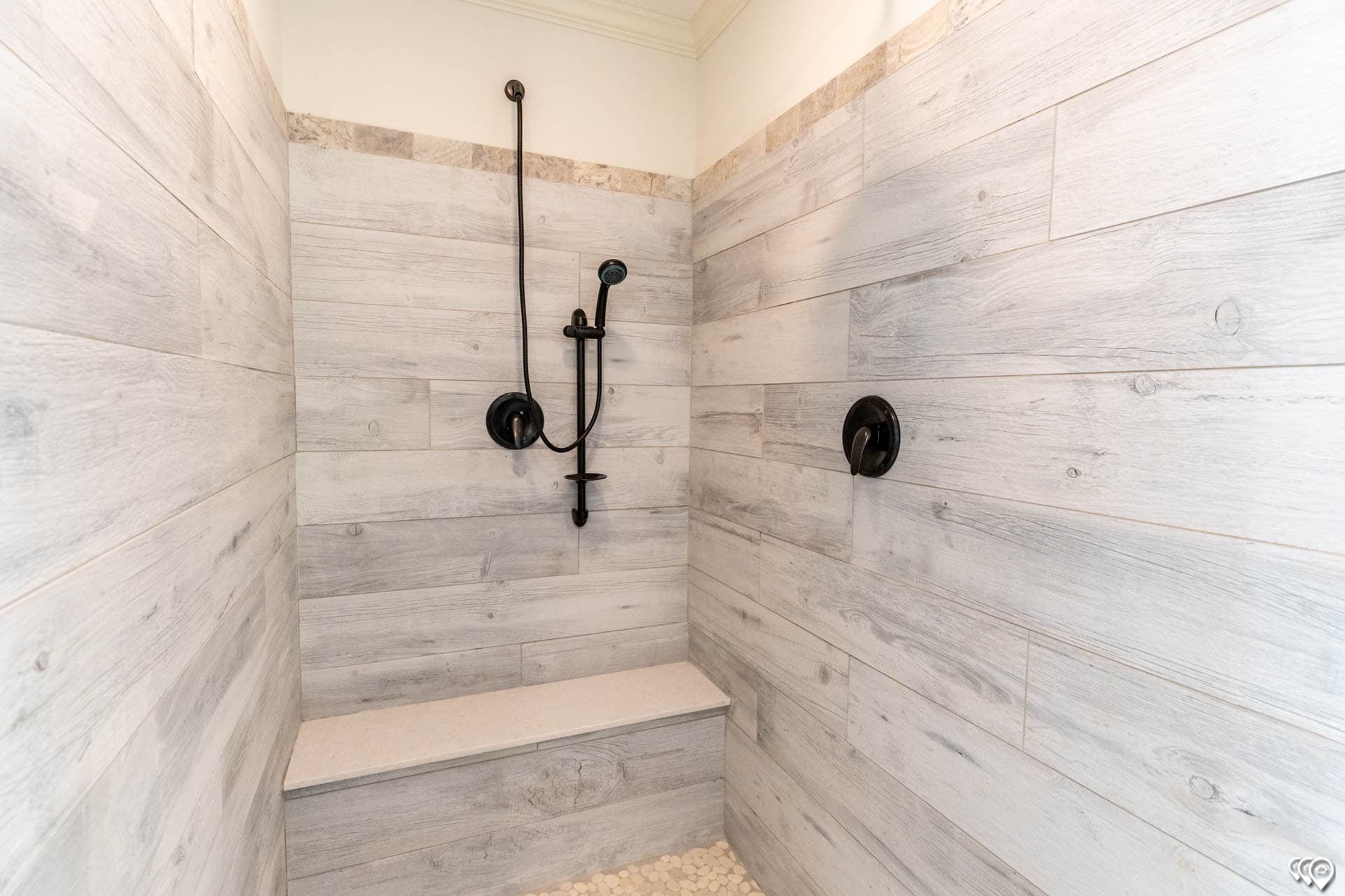 Aimon c 4br bathroom home features