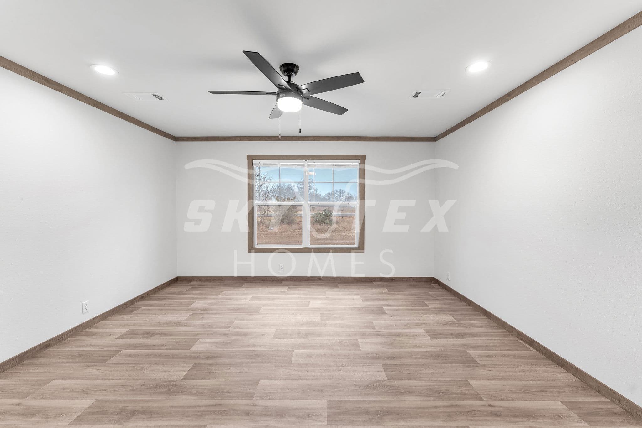 2633 fm 1332, jourdanton - 3.5 acres - pending bedroom home features