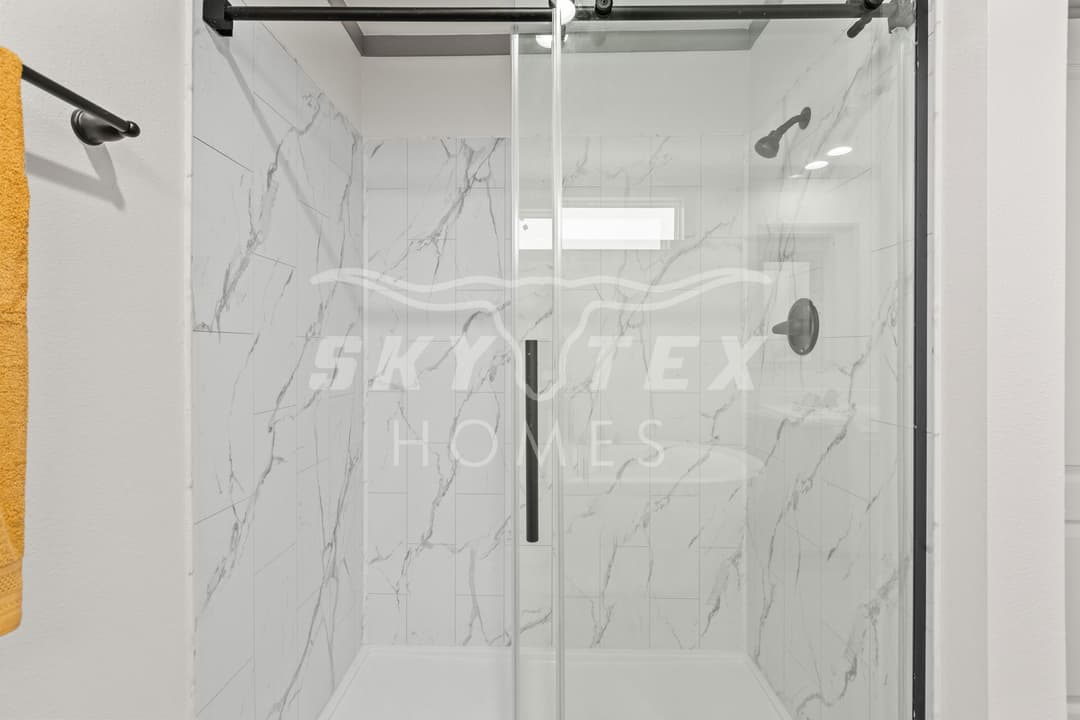 Swisher interior and bathroom home features