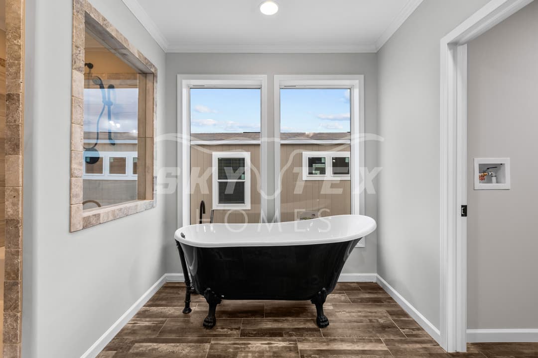 The woodside interior and bathroom home features