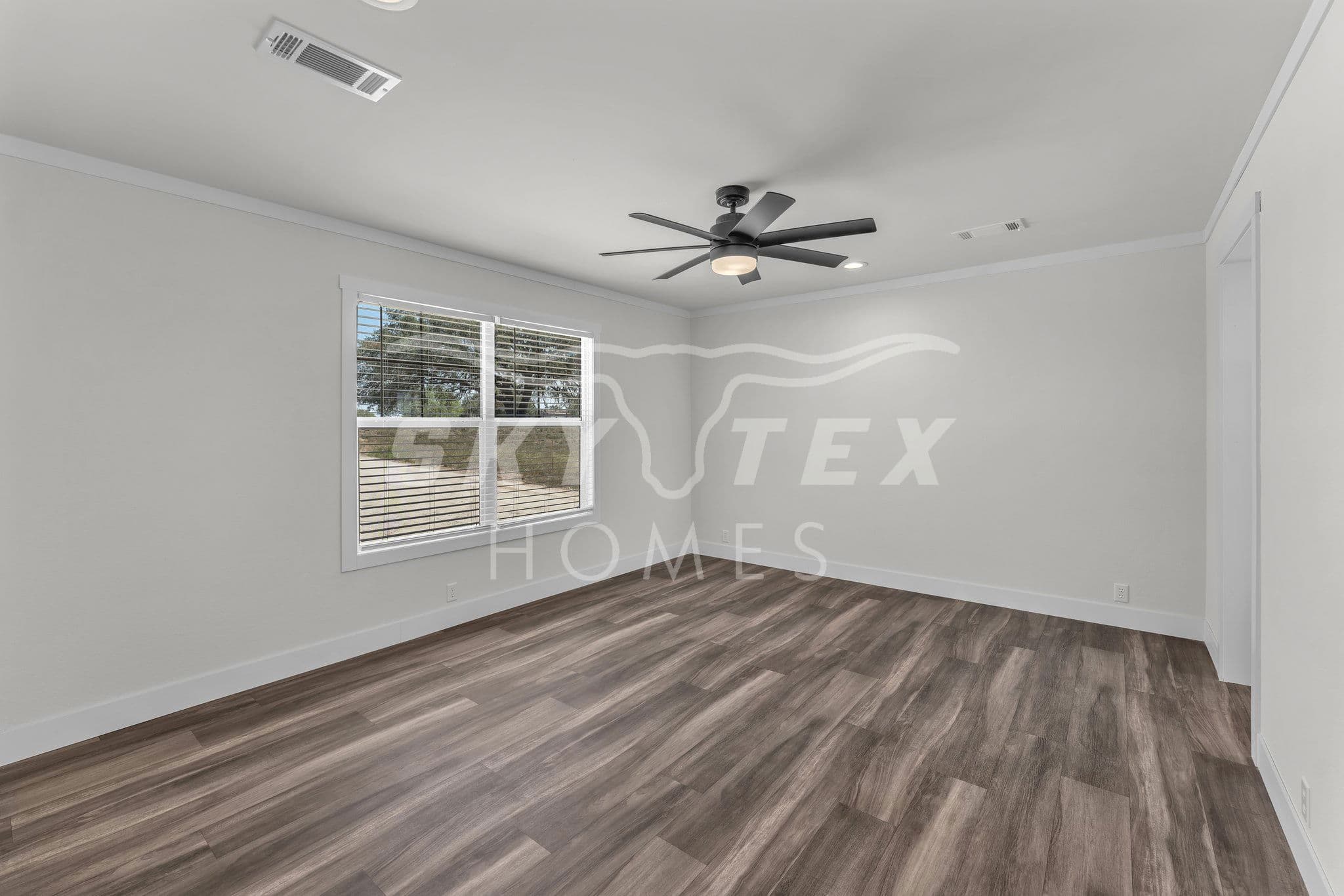 Isabella interior and bedroom home features