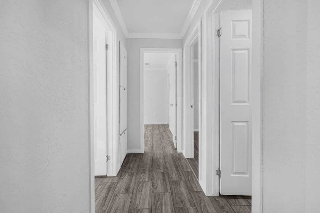 Topaz 28563a interior home features