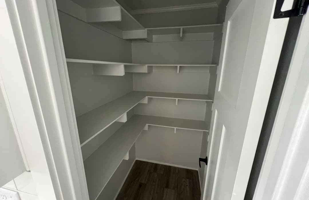 Solitaire 28684a interior home features