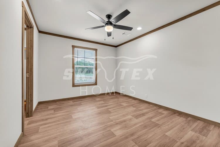 Nellie interior and bedroom home features