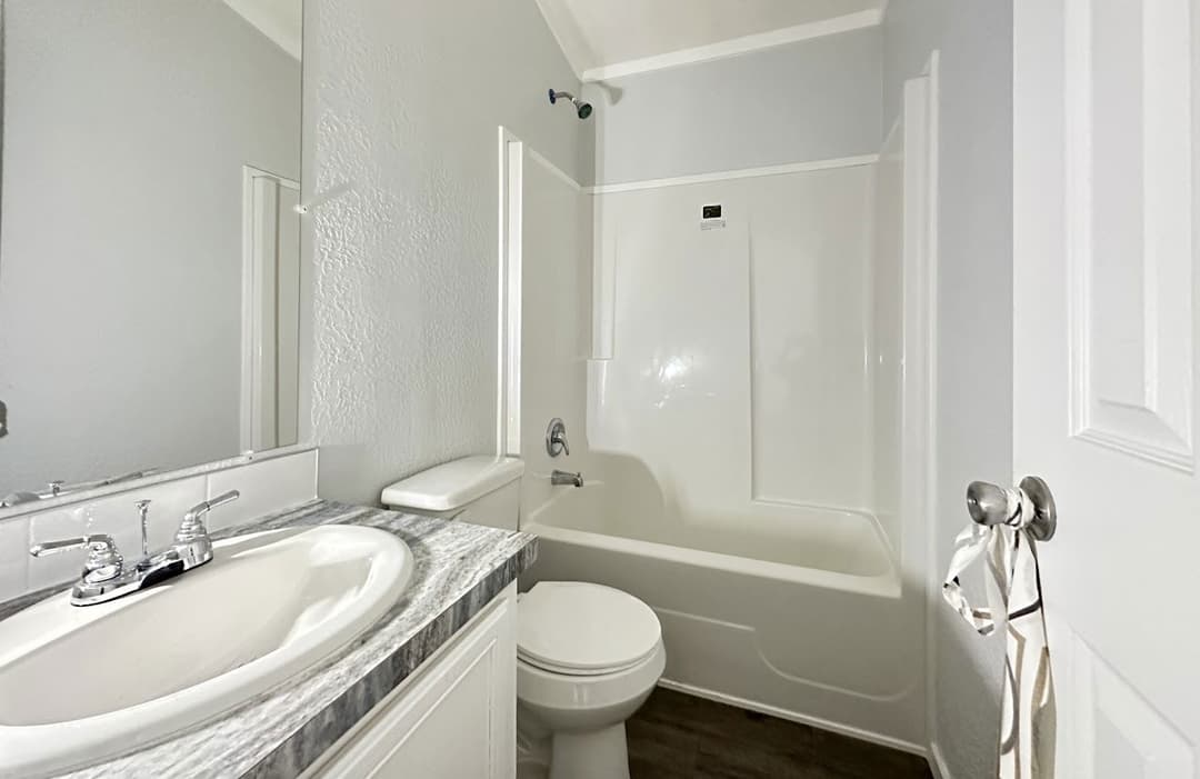 Emerald 16763b bathroom home features