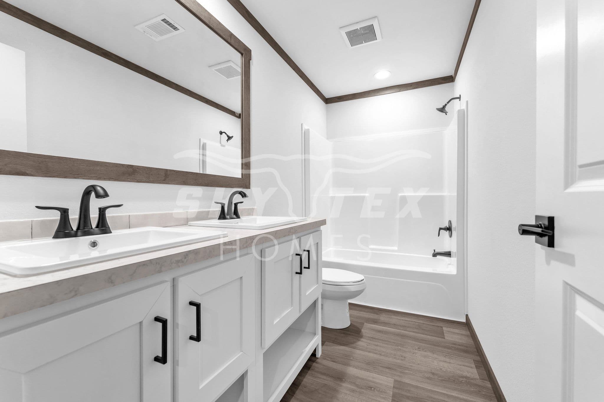 2633 fm 1332, jourdanton - 3.5 acres - pending bathroom home features