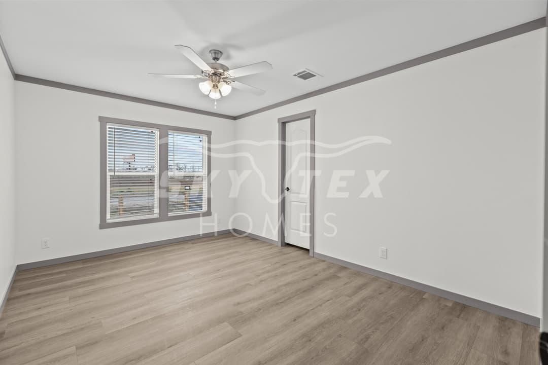 Swisher interior and bedroom home features