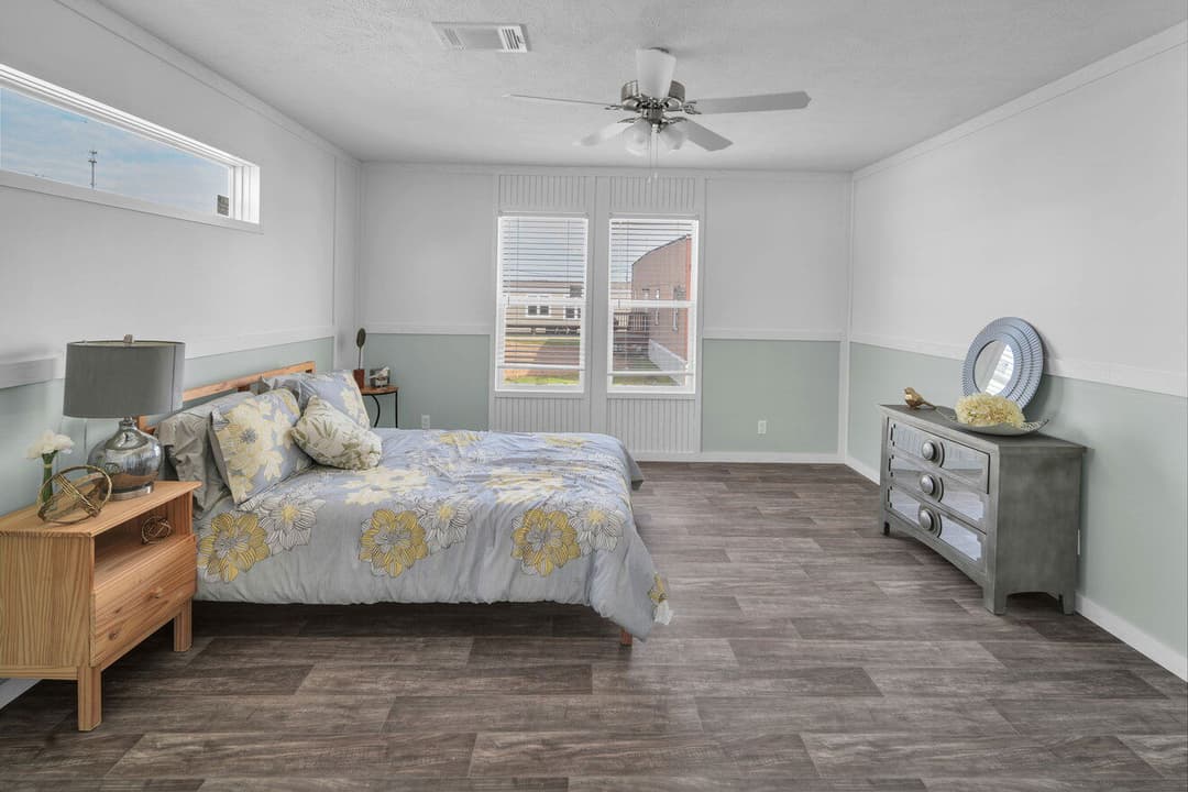 Hondo interior and bedroom home features