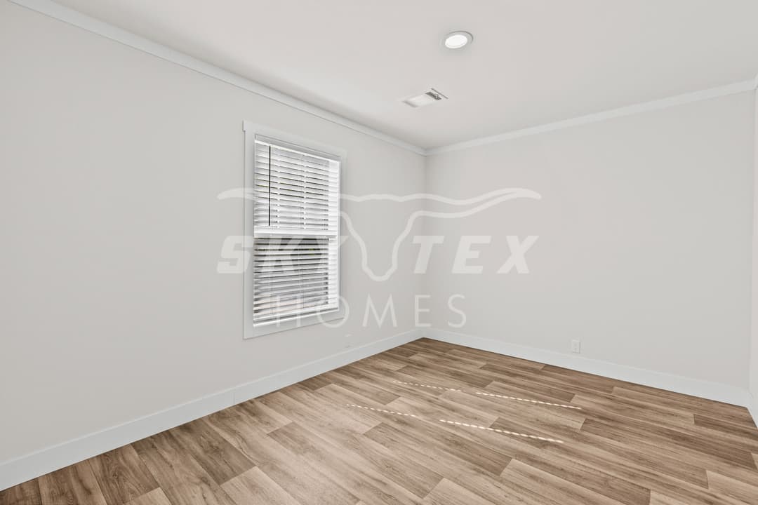 2240 stevens rd., somerset - 1.18 acres bedroom home features