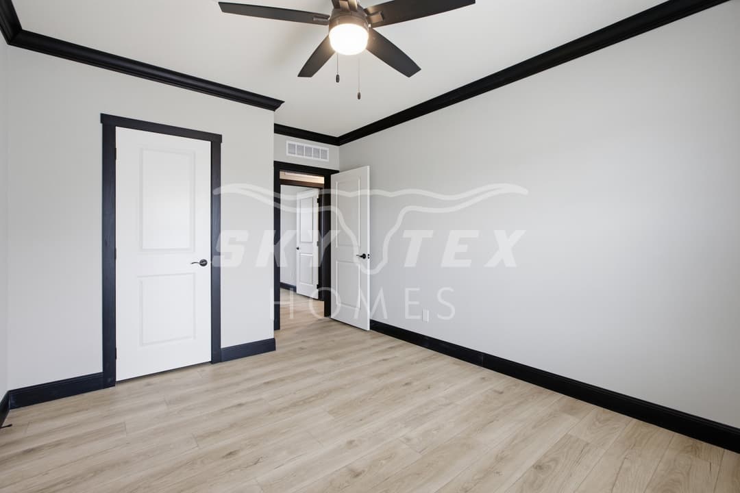 The iron peak interior and bedroom home features