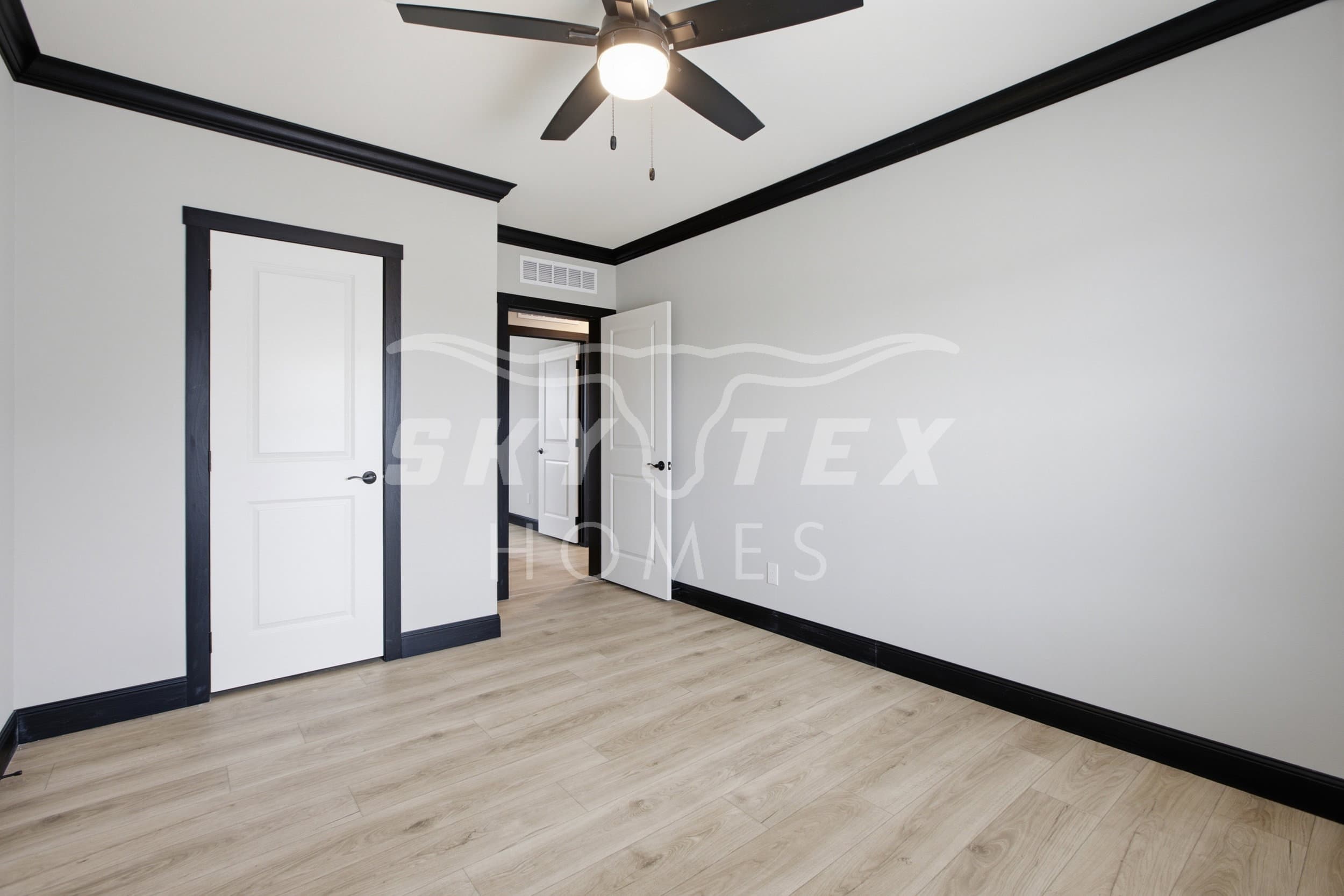 The iron peak interior and bedroom home features