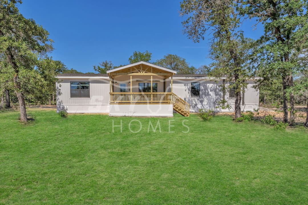 Everett elite exterior home features