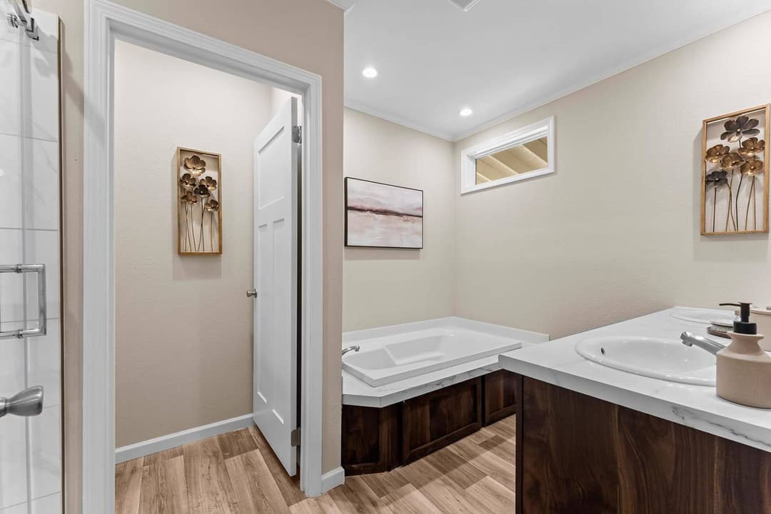 Innovation 2860s bathroom home features