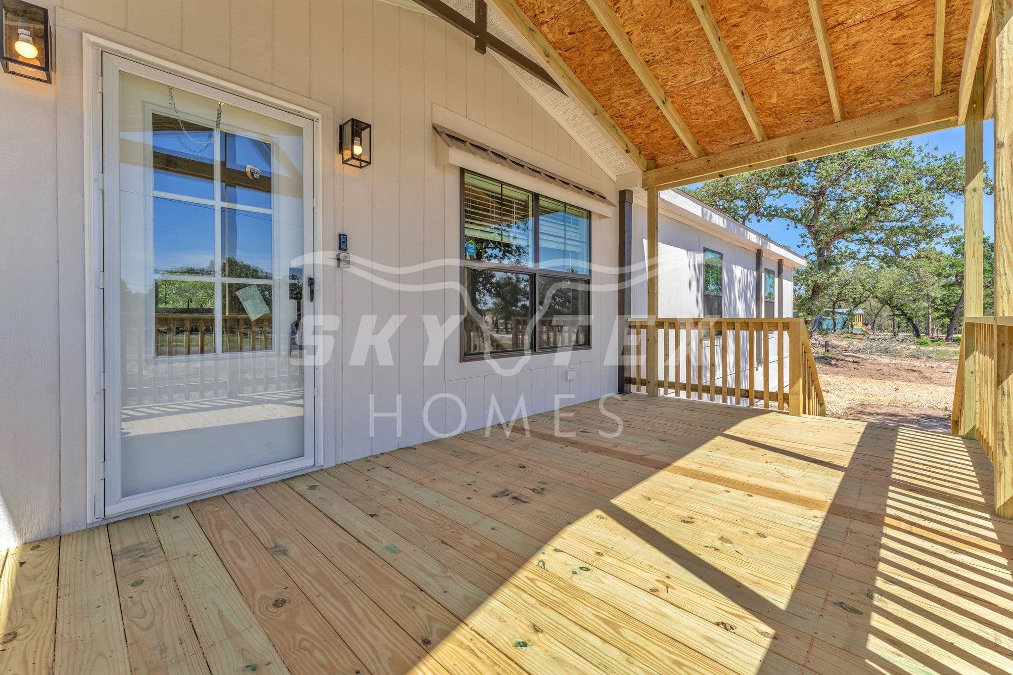 Everett elite exterior home features