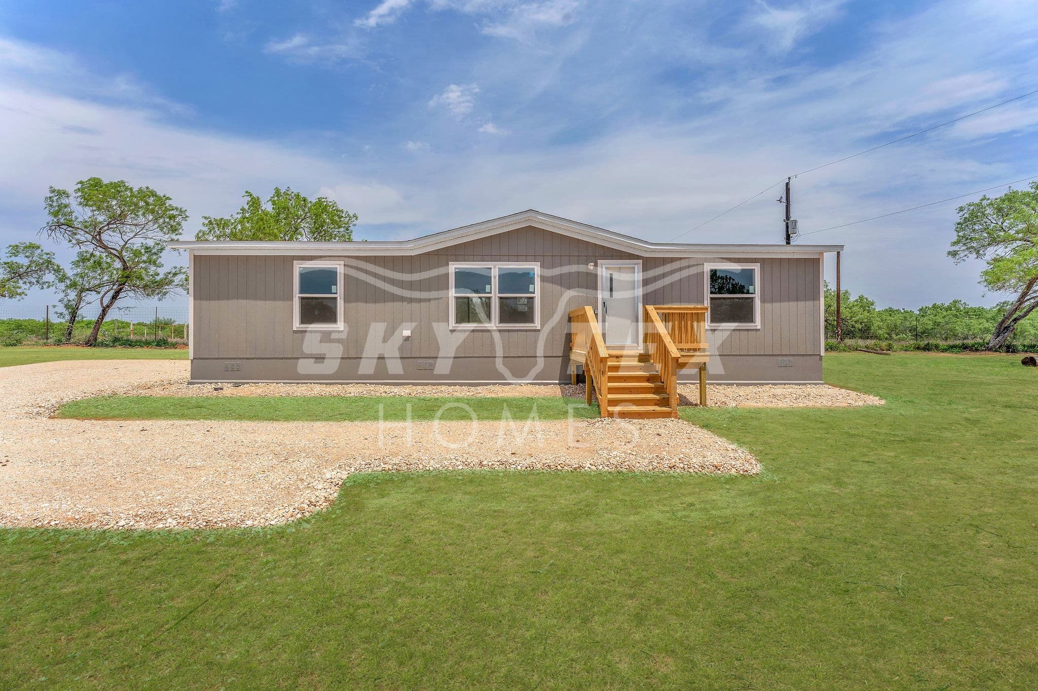 5709 cr 422, pleasanton - .765 acres hero home features