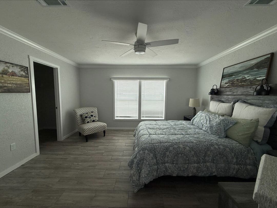 Emerald 28764a bedroom home features