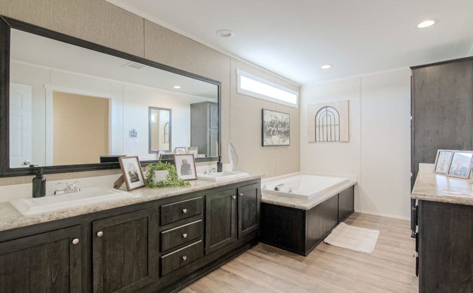 Bandera 3356 bathroom home features