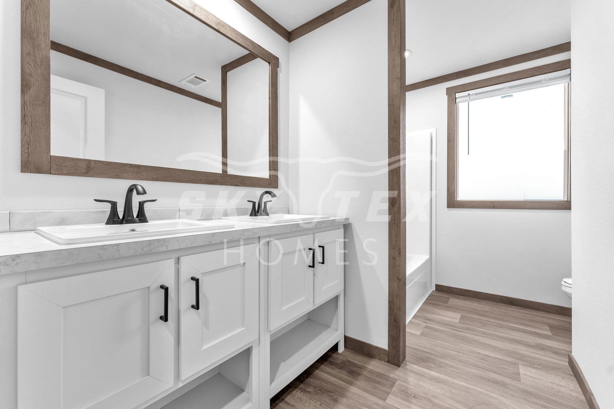 2633 fm 1332, jourdanton - 3.5 acres - pending bathroom home features