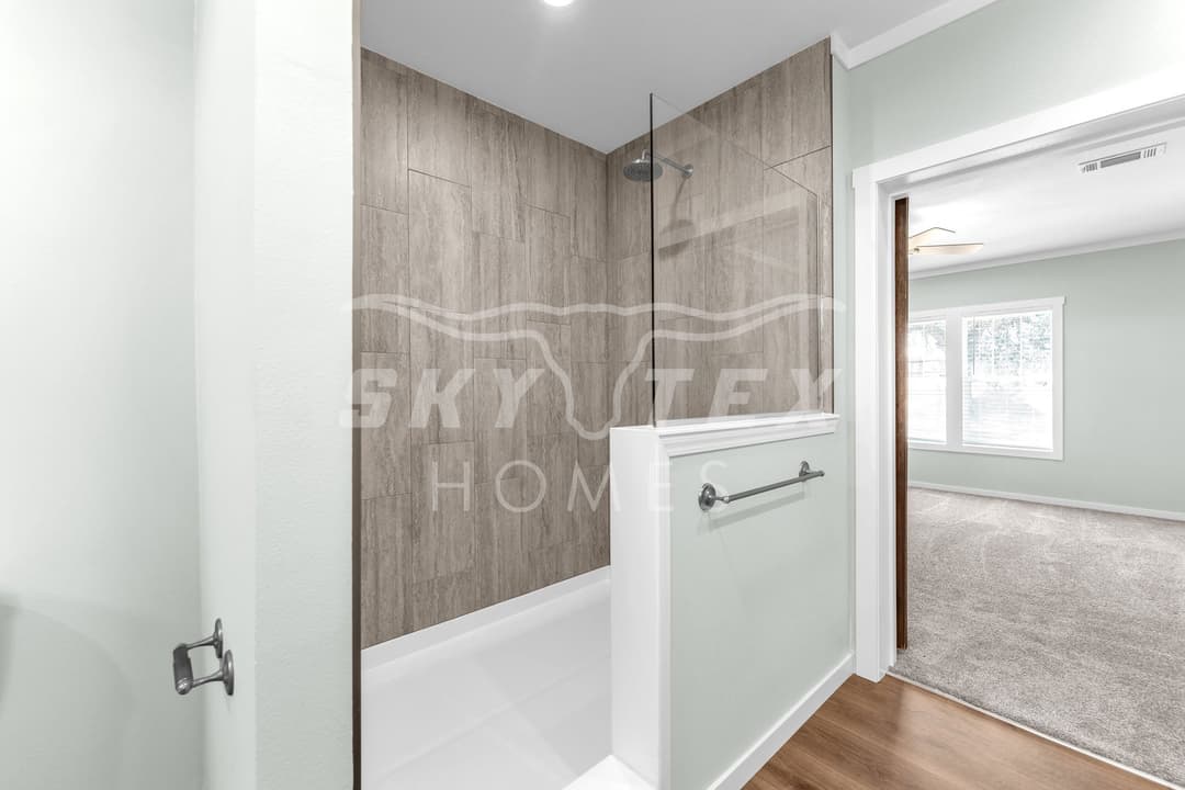 El capitan interior and bathroom home features