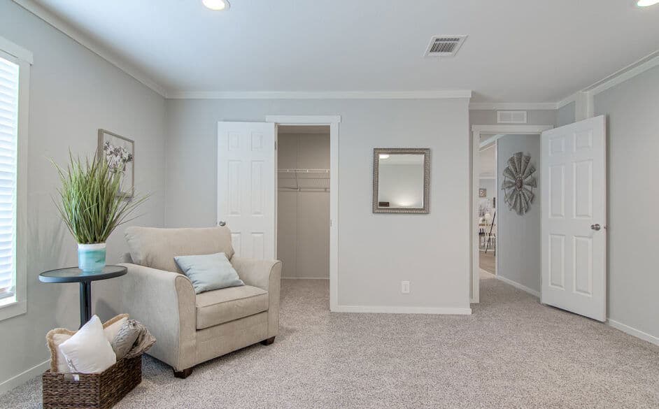 Trailblazer t76b bedroom home features