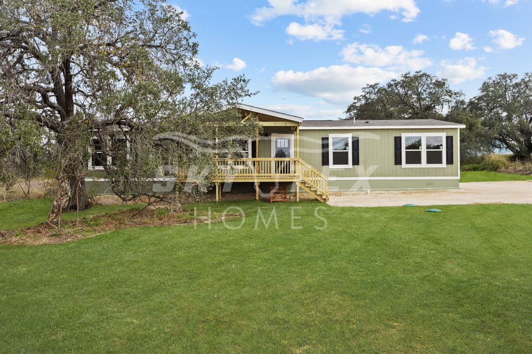 2126 stevens rd., somerset - 1.18 acres exterior home features