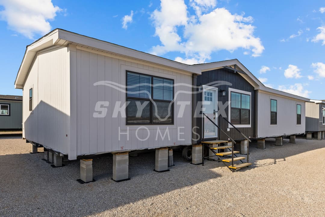 Isabella exterior home features