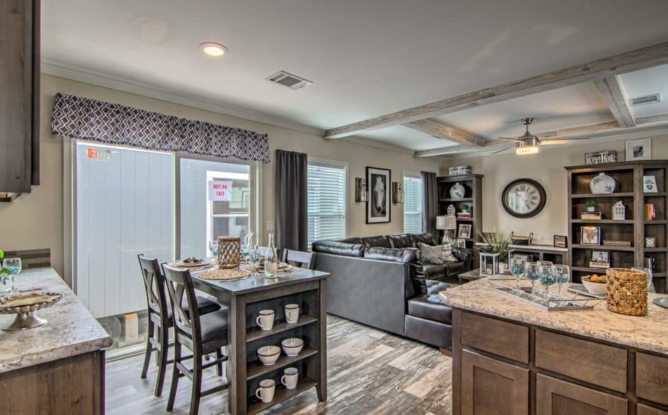 Gold spur 5616 interior home features