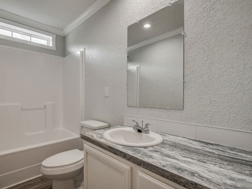 Emerald 28483a bathroom home features