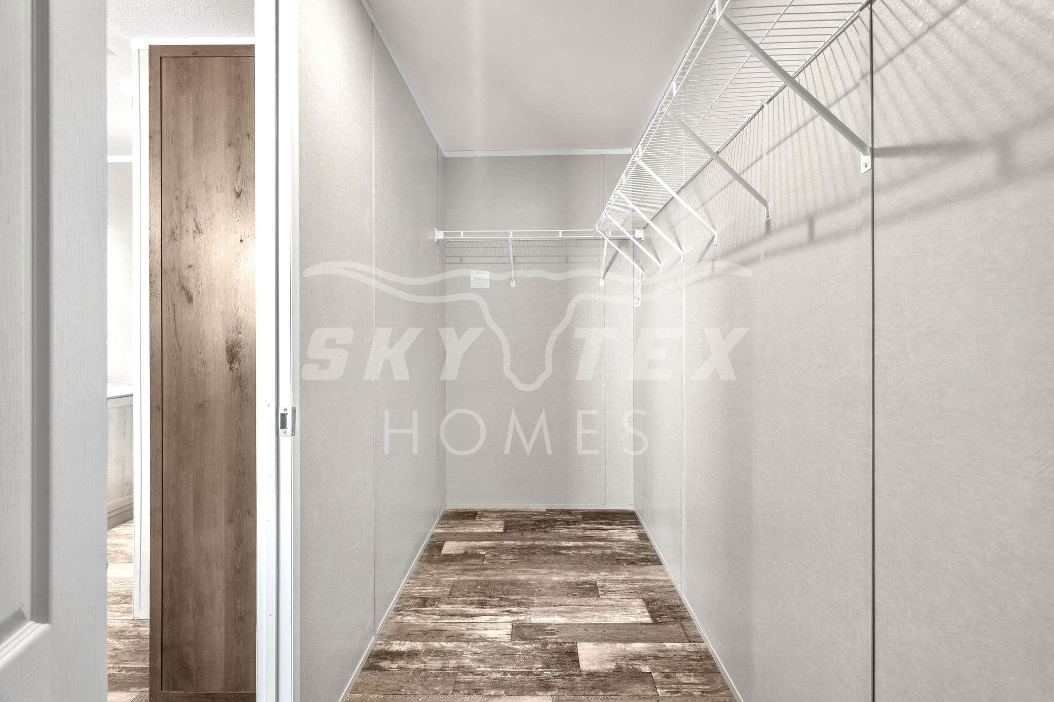 Valu maxx 28563m interior and bedroom home features