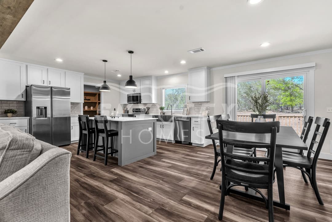 Everett elite interior and kitchen home features