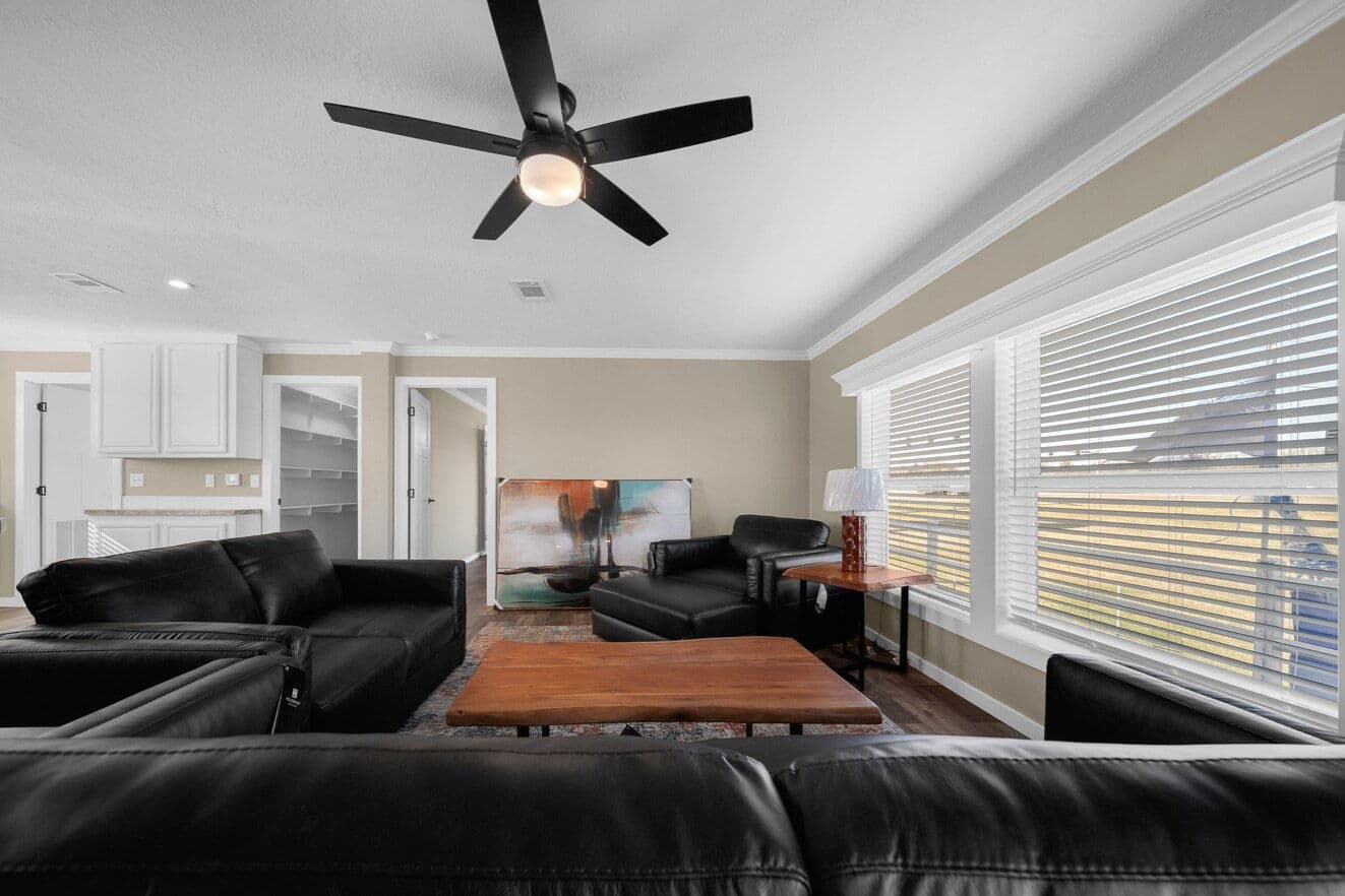 Sapphire 28663a interior home features