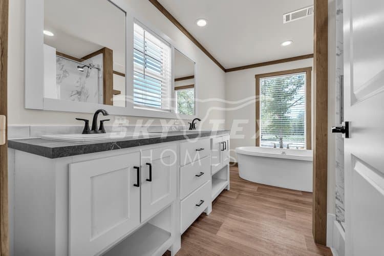 Nellie interior and bathroom home features