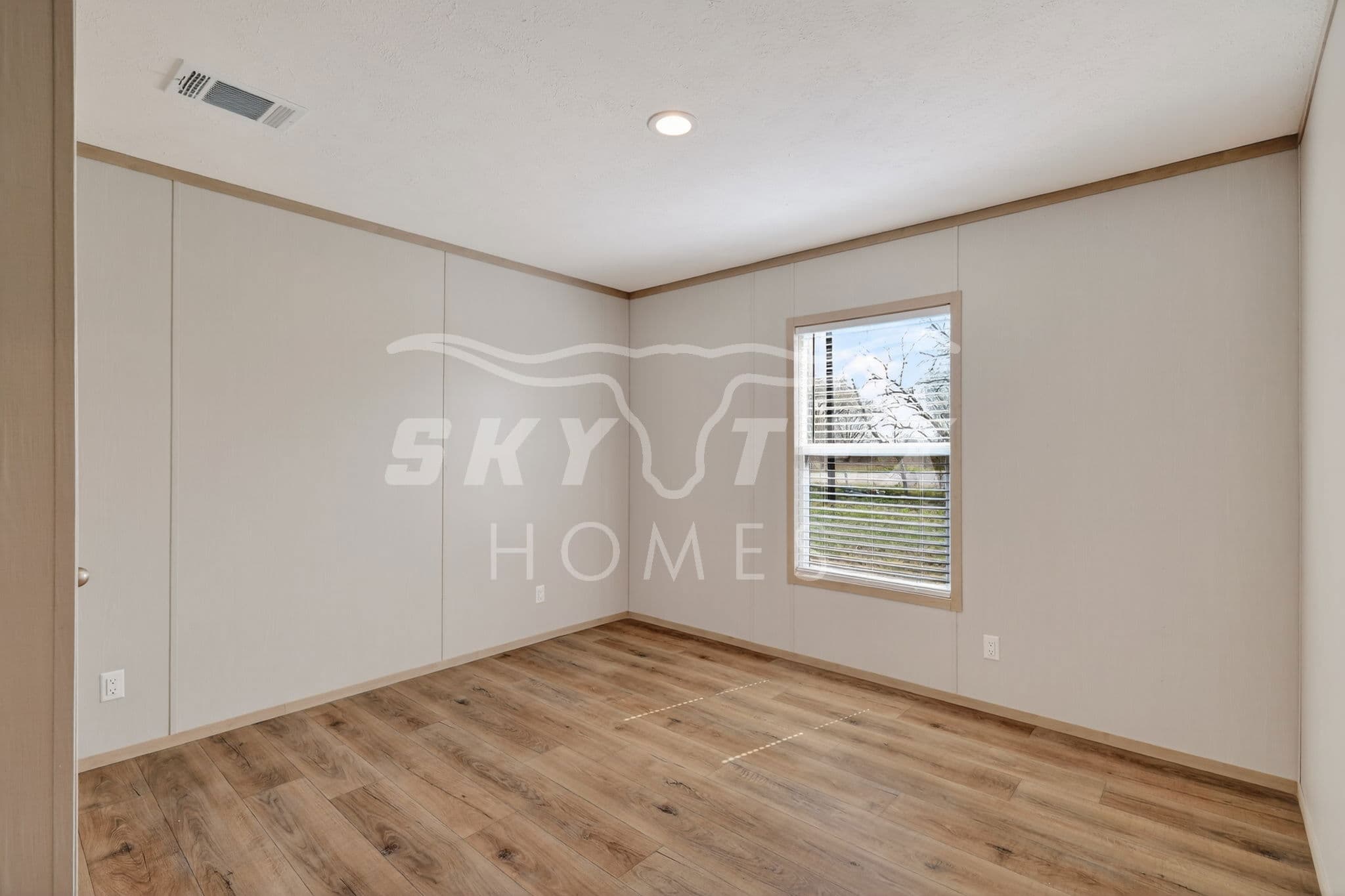 639 old phillipsburg road - 1.53 acres interior and bedroom home features