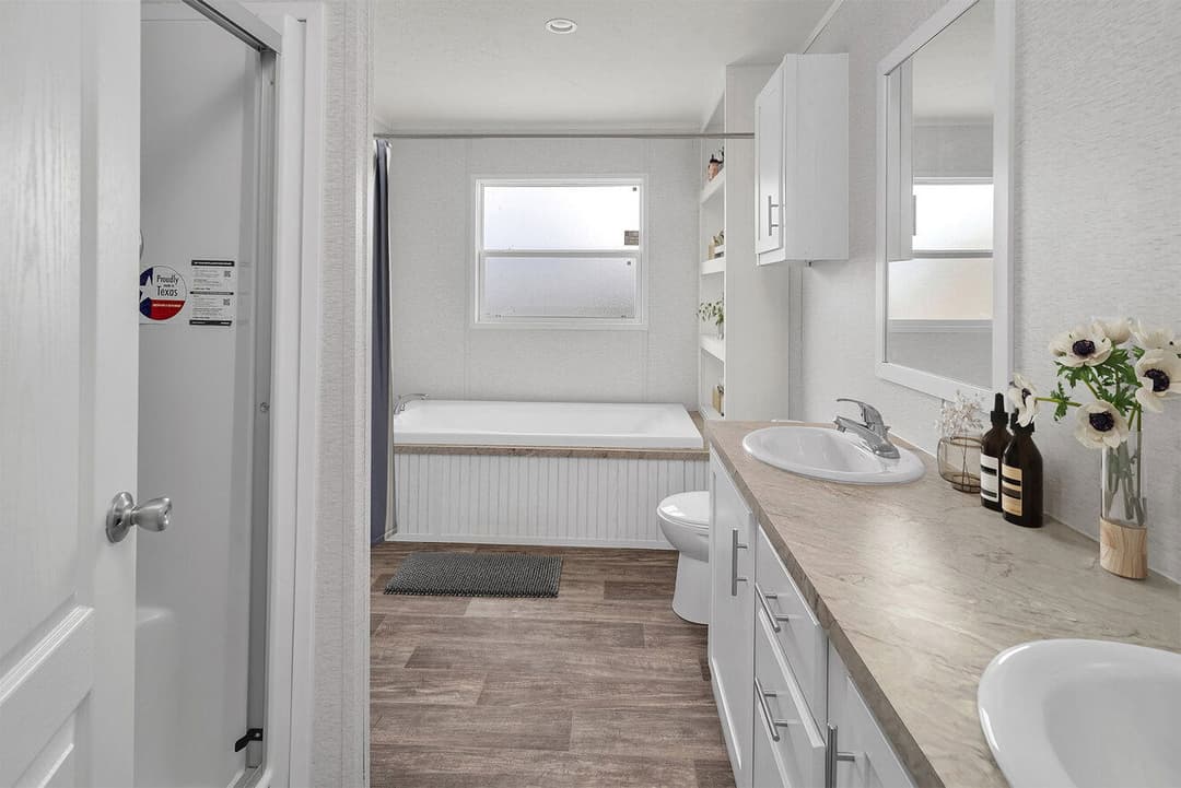 Dakota interior and bathroom home features