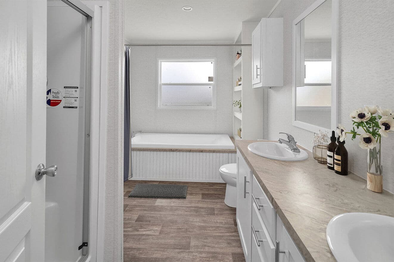 Dakota interior and bathroom home features