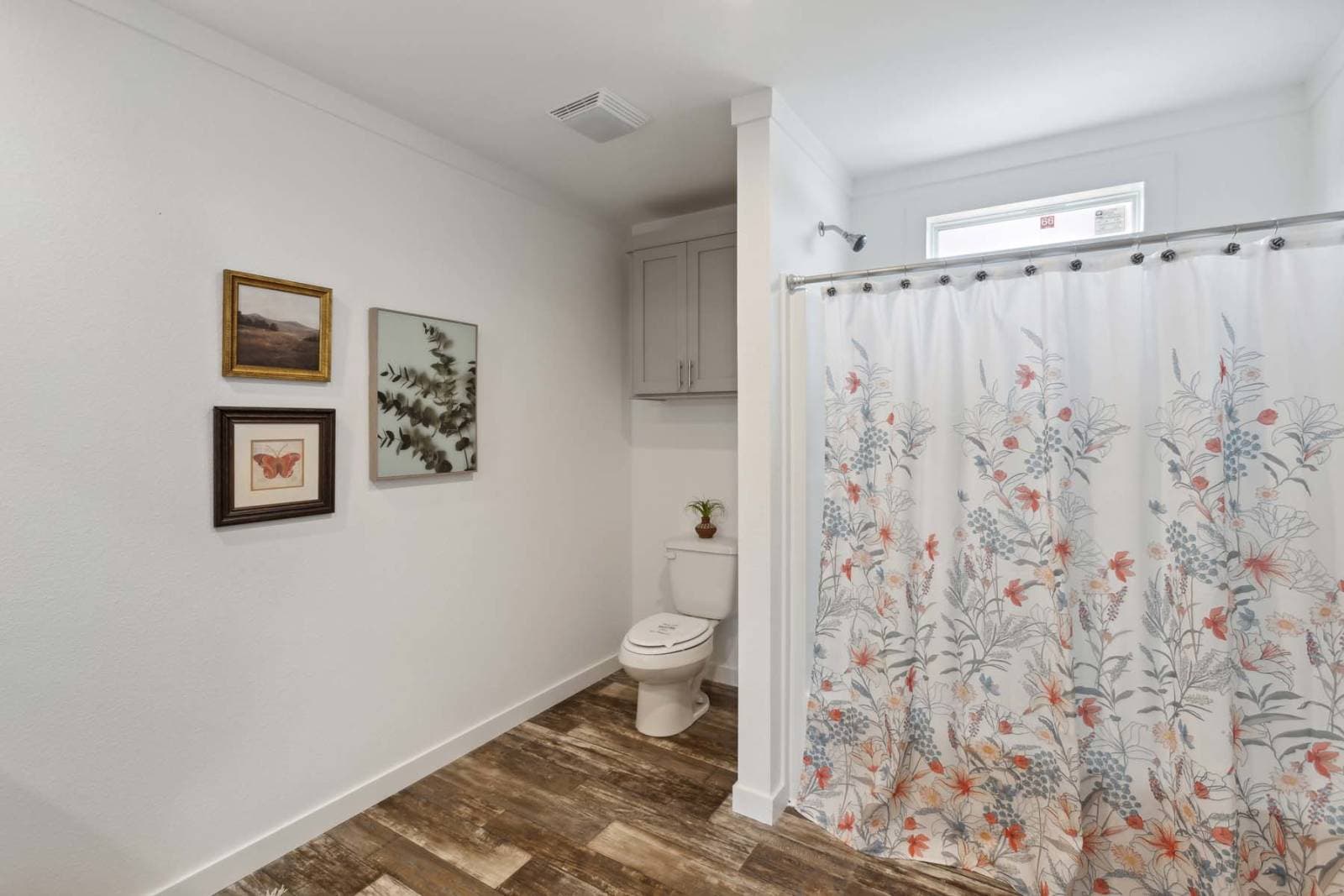 Trinity bathroom home features