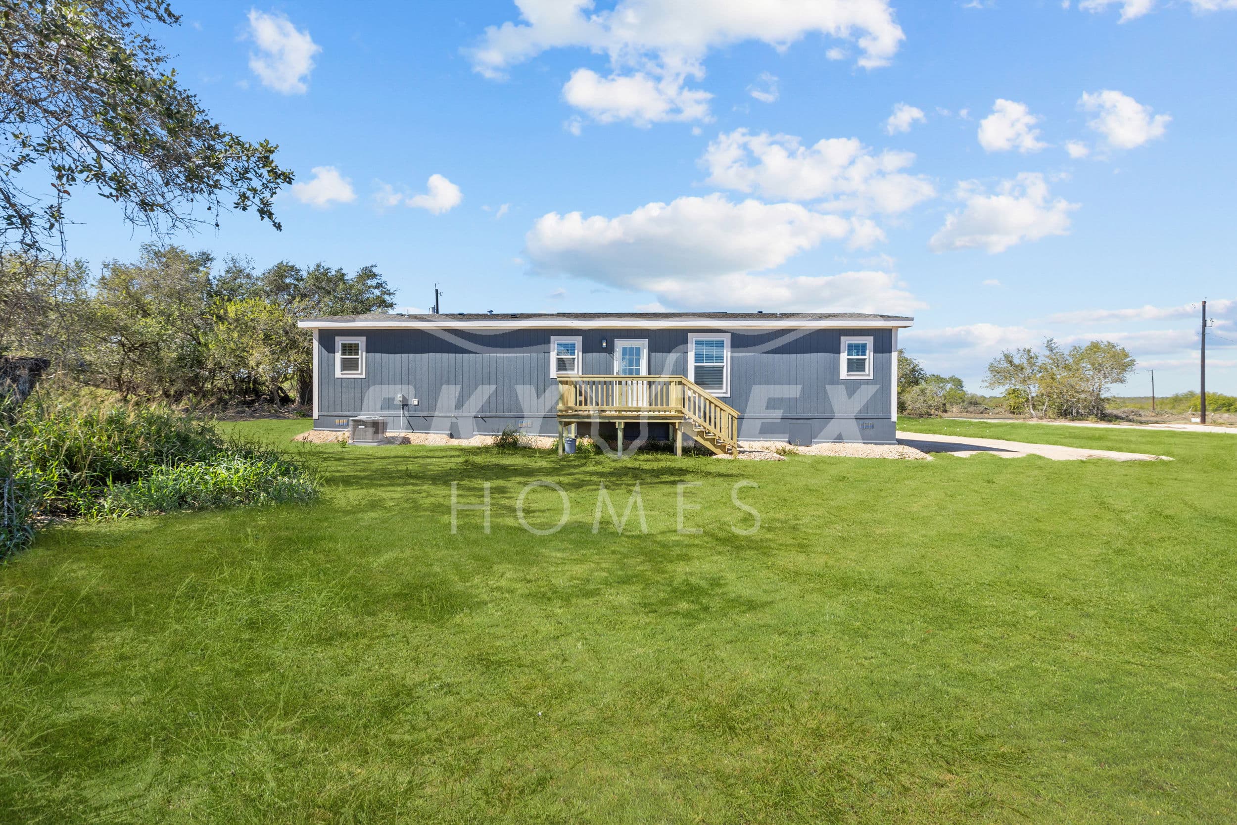2240 stevens rd., somerset - 1.18 acres exterior home features