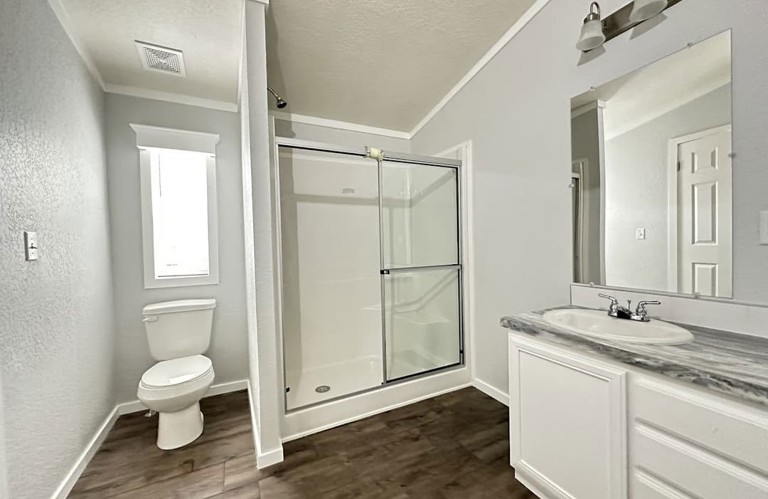 Emerald 16763b bathroom home features