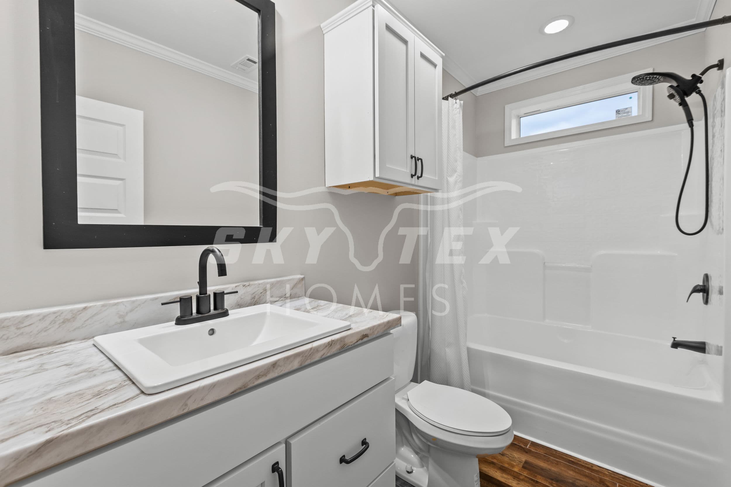 The woodside interior and bathroom home features