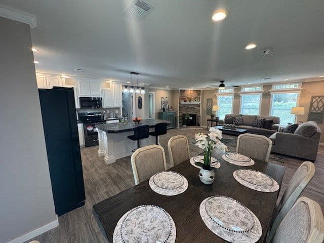 Solitaire 28643a interior home features