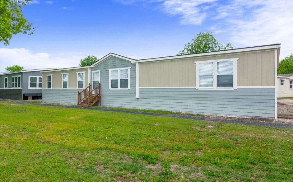 Trailblazer t76b hero, elevation, and exterior home features