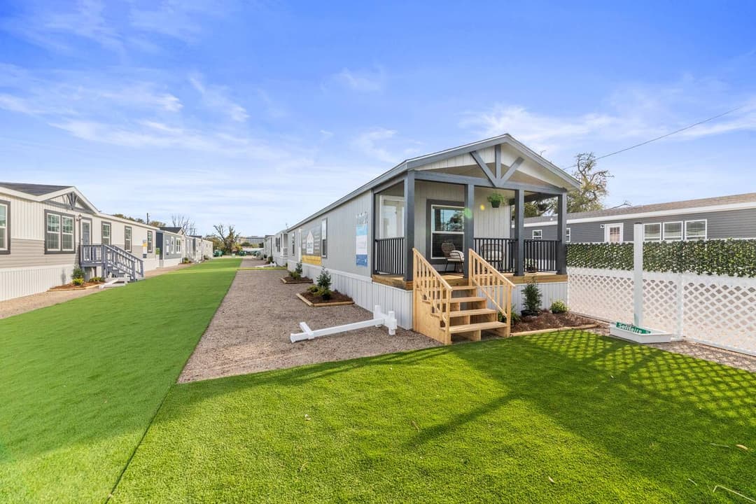 Emerald 16682a hero and exterior home features